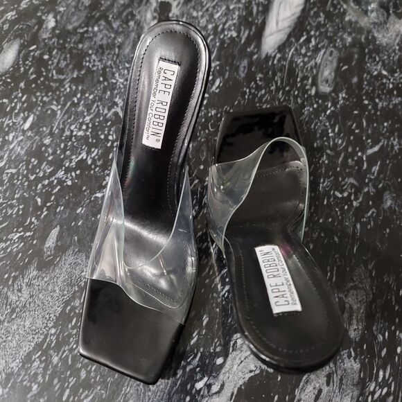 BRAND NEW CAPE ROBBIN ONE STRAP GOLD ROUN DESIGN HEEL MULES - Picture 3 of 11